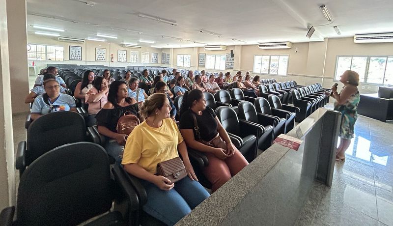 Imagem da notícia: Agentes de Saúde participam de palestra sobre tuberculose no auditório da Câmara Municipal 