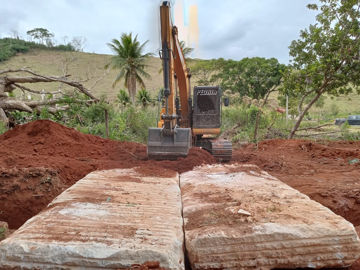 SEMTE entrega mais um bueiro, desta vez, em Cachoeirinha do Itaúnas