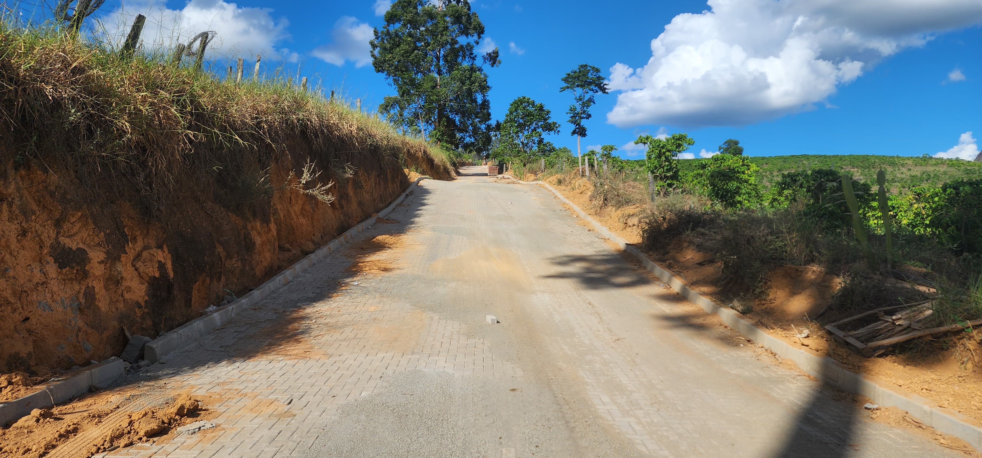 Concluído o Calçamento Rural na Comunidade do Denzol, Interior de Barra de São Francisco