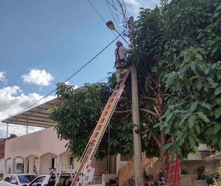 Prefeitura realiza mutirões na substituição de lâmpadas queimadas em todo município