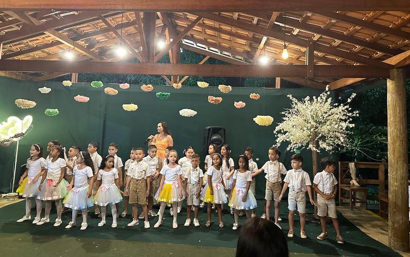 Escola Mac Nair celebra formatura de 45 alunos da Educação Infantil