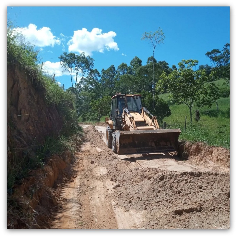 Imagem da notícia: Prefeitura Realiza Cascalhamento nas Estradas da Serra de Santa Angélica