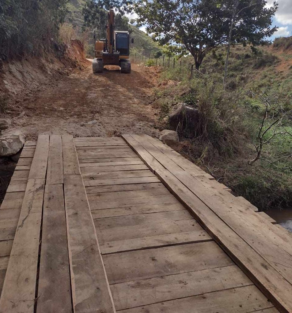 SEMTE entrega mais um bueiro, desta vez, em Cachoeirinha do Itaúnas