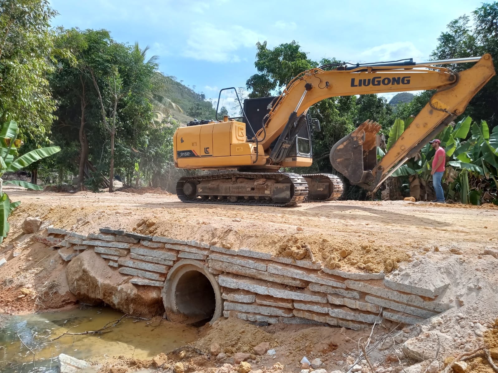 Imagem da notícia: Prefeitura francisquense construiu mais um bueiro no Córrego São Paulo, agora, são 234, além de 121 pontes e 26 muros