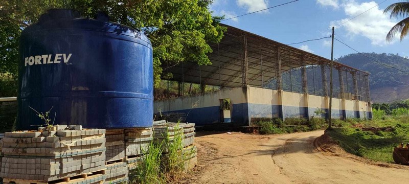 Imagem da notícia: Obra de instalação de nova rede de água no Córrego do Itá beneficiará 40 famílias e a escola local
