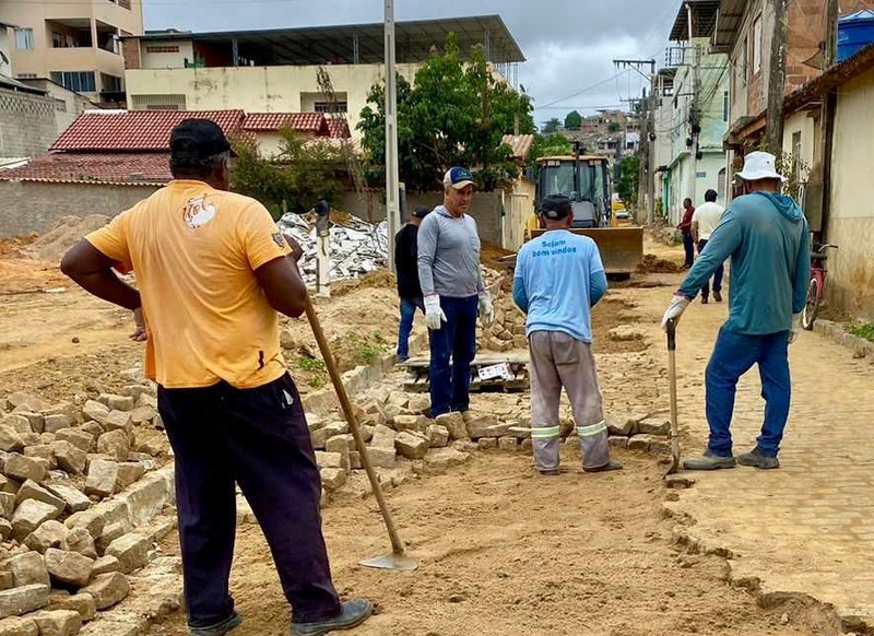 Imagem da notícia: Segue em estado avançado a obra de drenagem da rua do bairro Irmãos Fernandes