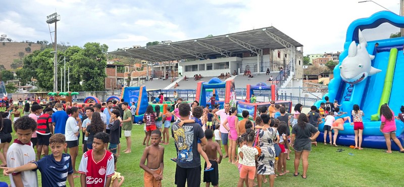 Imagem da notícia: Prefeitura promove comemoração do Dia das Crianças no estádio municipal; veja as fotos