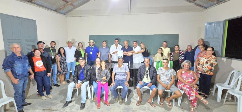 Imagem da notícia: Prefeitura entrega grade aradora as comunidades dos córregos Ferrugem e Baiano