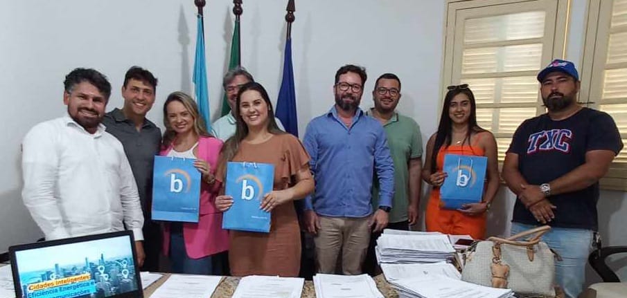 Imagem da notícia: Reunião com representantes do Bandes aponta novos caminhos para o desenvolvimento de Barra de São Francisco